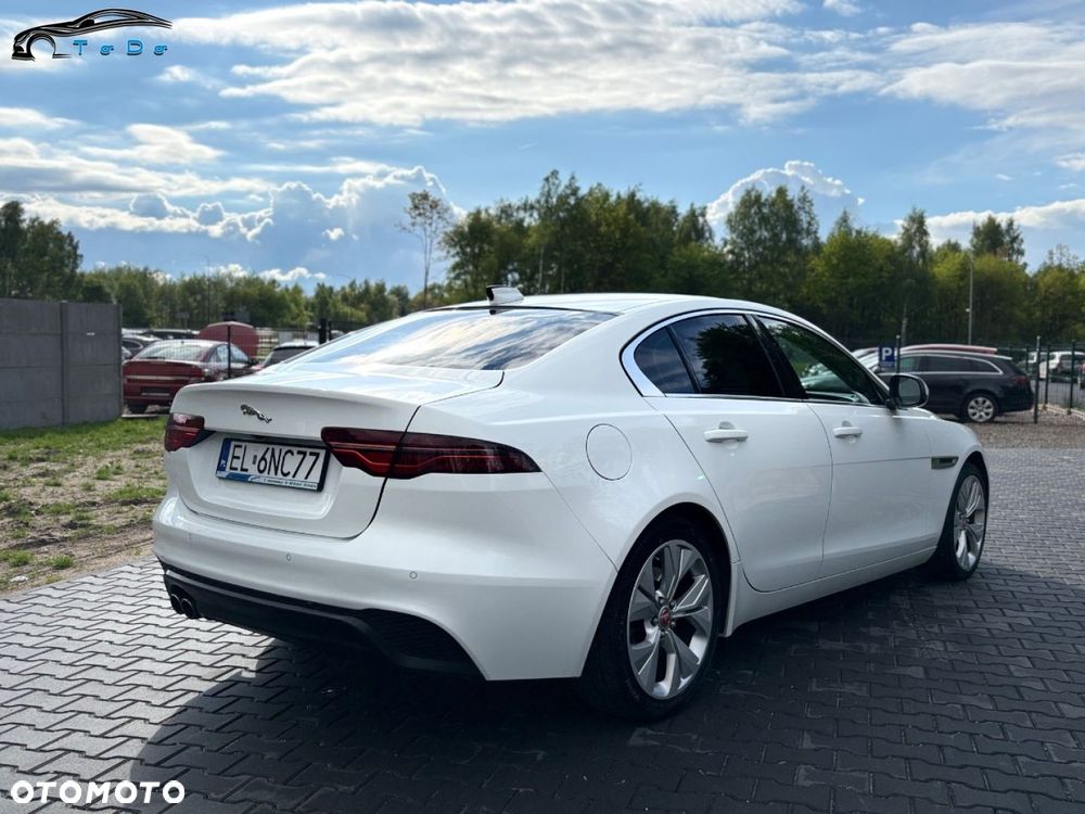 Jaguar XE 2.0 D R-Sport - 16