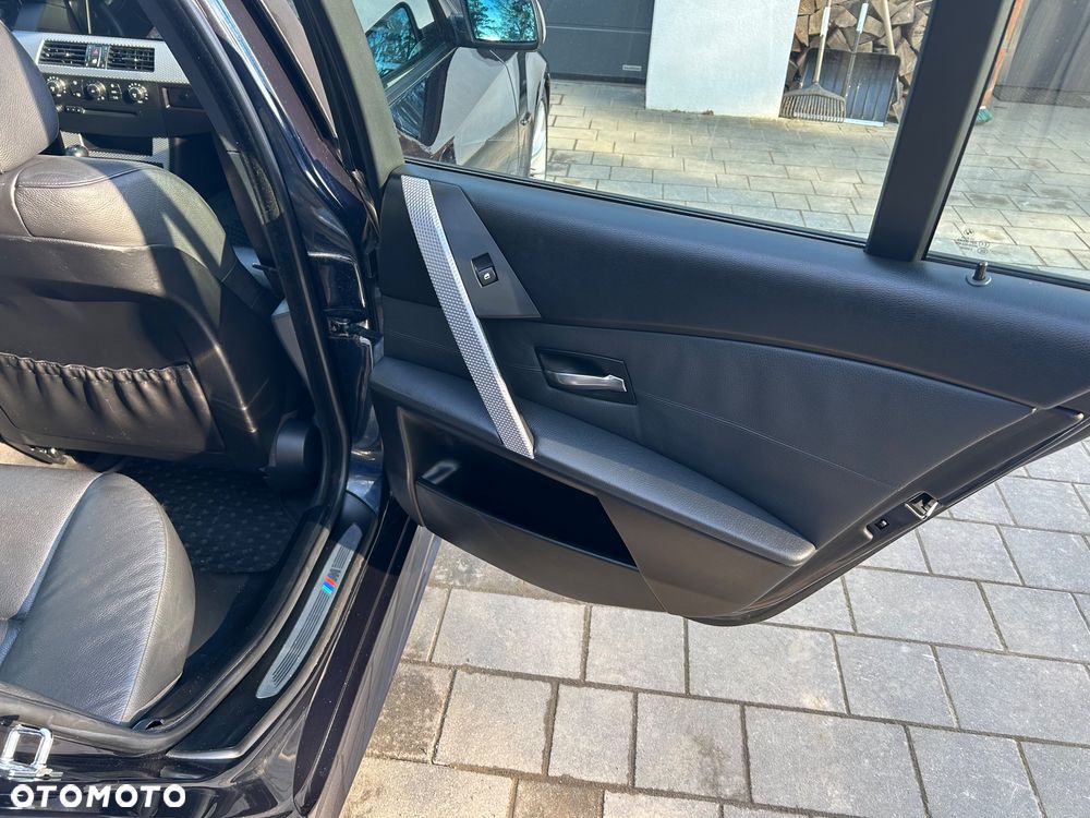 BMW Seria 5 525i - 23