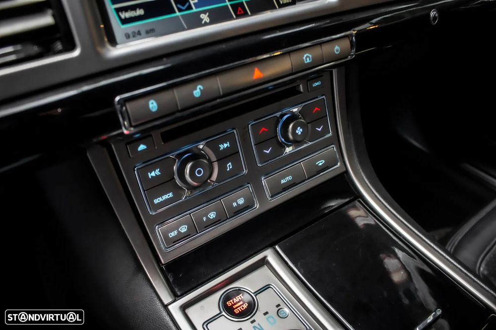 Jaguar XF 3.0 D V6 S Luxury - 26