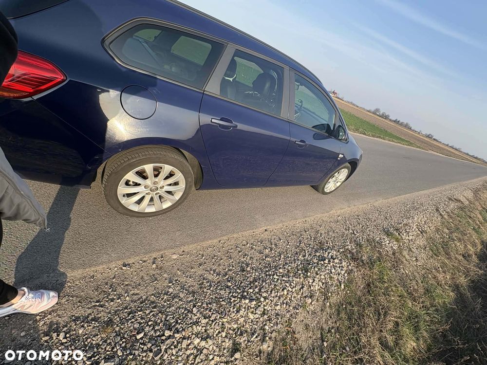 Opel Astra ver-2-0-cdti-sport - 9