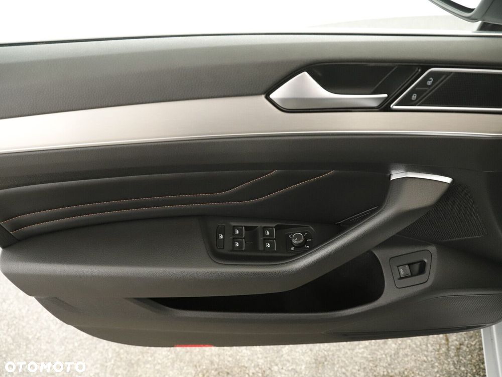 Volkswagen Passat - 22