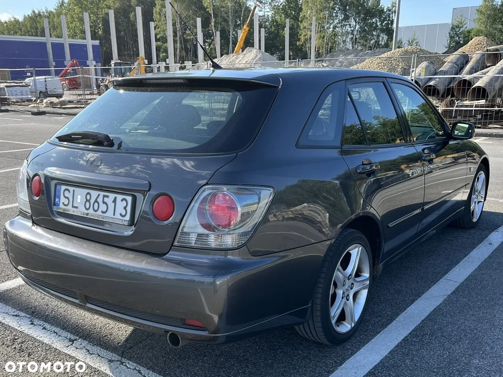 Lexus IS - 4