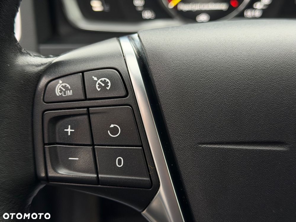 Volvo V60 D5 AWD Momentum - 26