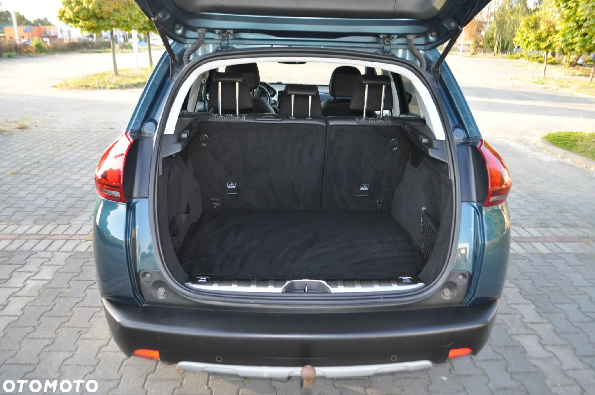 Peugeot 2008 1.6 BlueHDi Allure S&S - 20