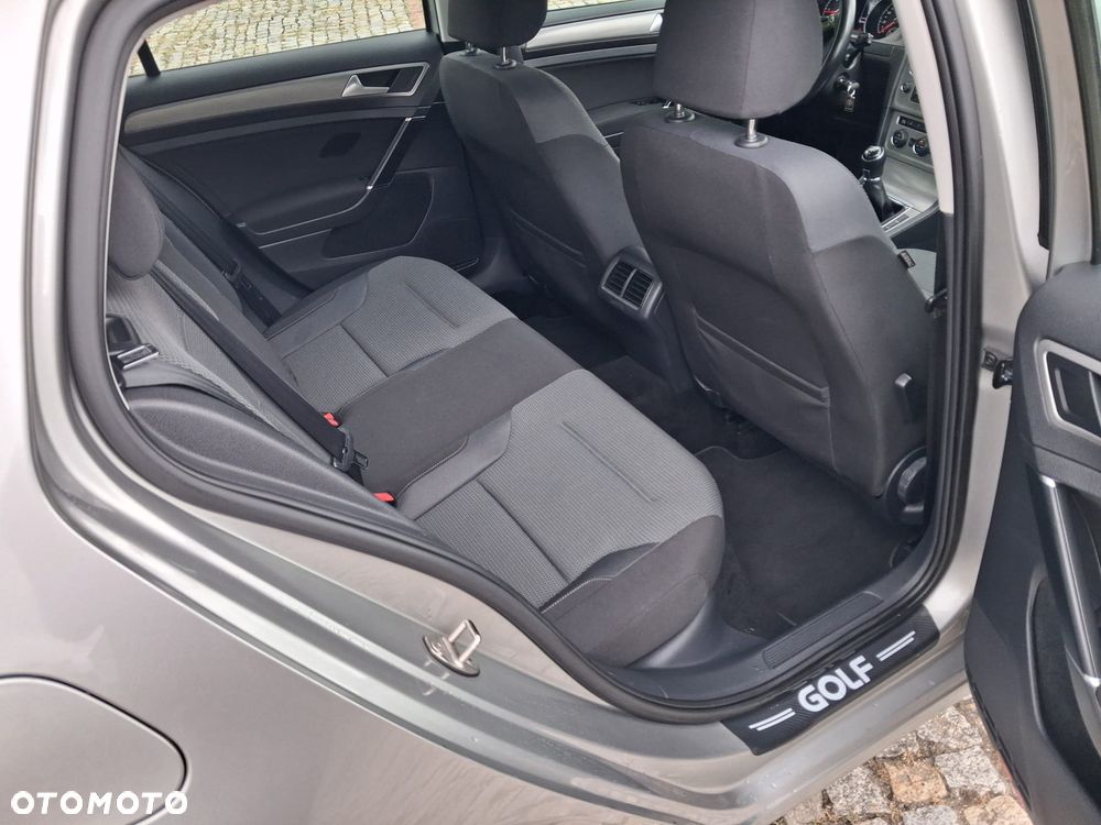 Volkswagen Golf - 23