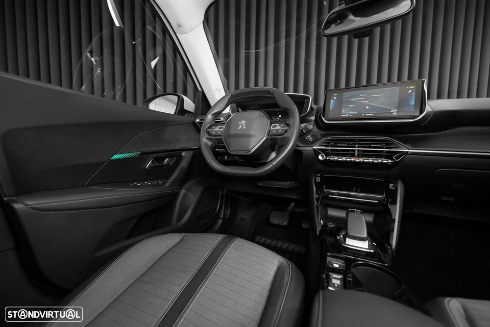 Peugeot e-2008 Allure - 14