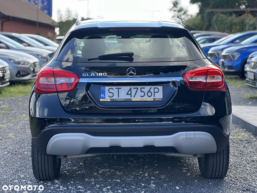 Mercedes-Benz GLA 180 7G-DCT - 9