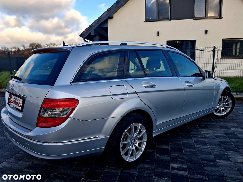 Mercedes-Benz Klasa C 180 CGI Automatik BlueEFFICIENCY Elegance - 14