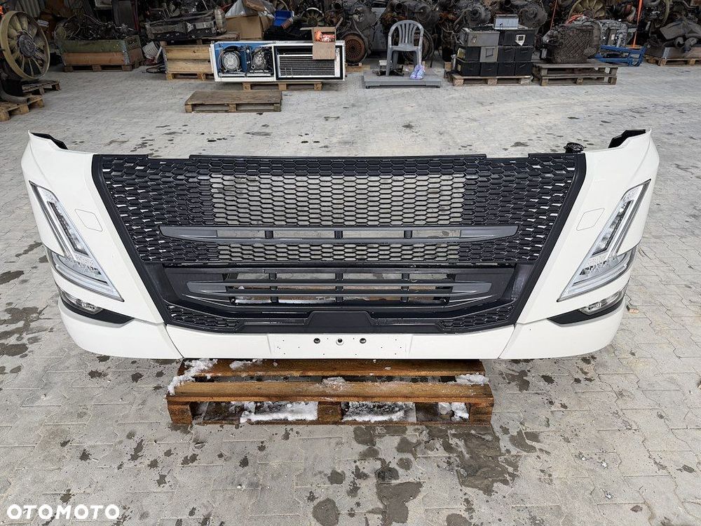 ZDERZAK KOMPLETNY VOLVO FM5 EURO6 - 1