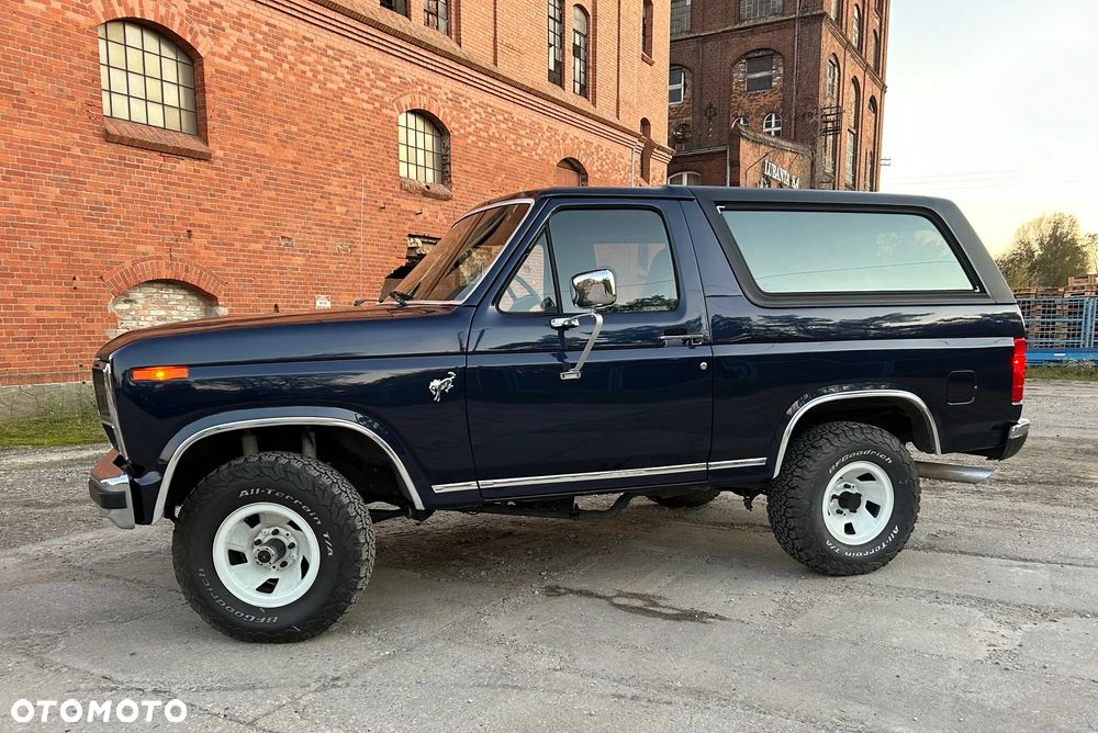 Ford Bronco - 16