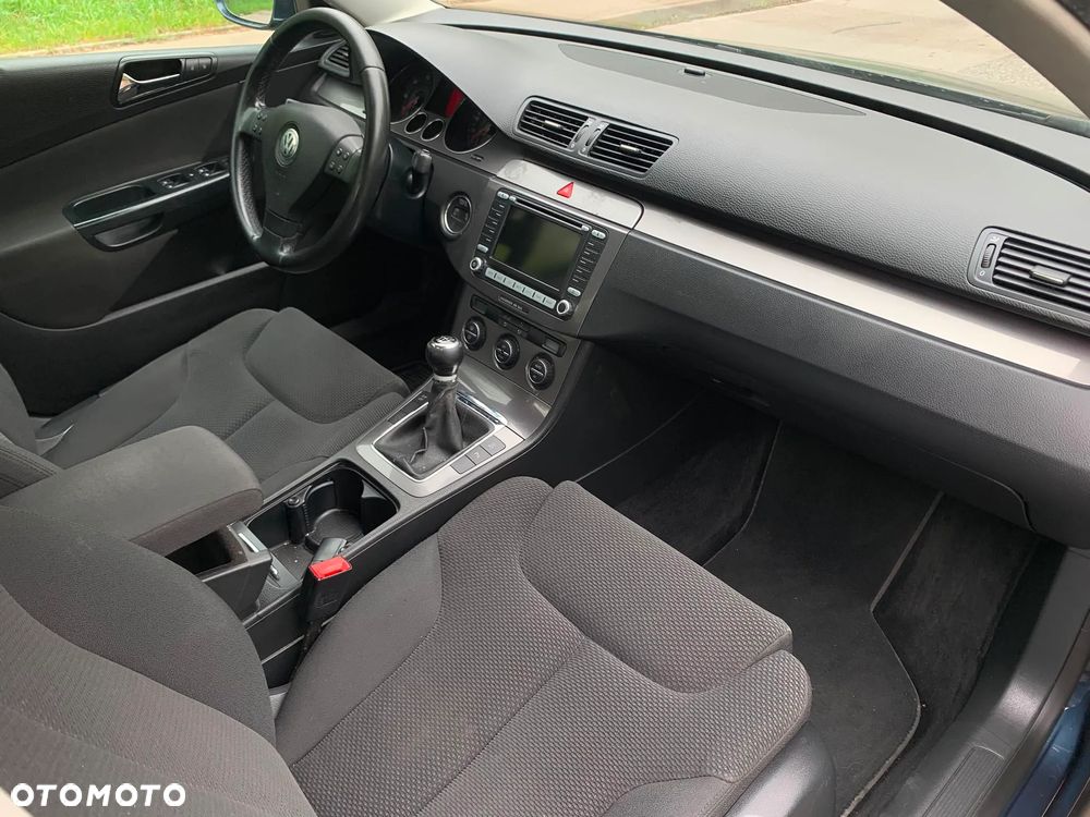 Volkswagen Passat 1.9 TDI DPF BlueMotion - 15