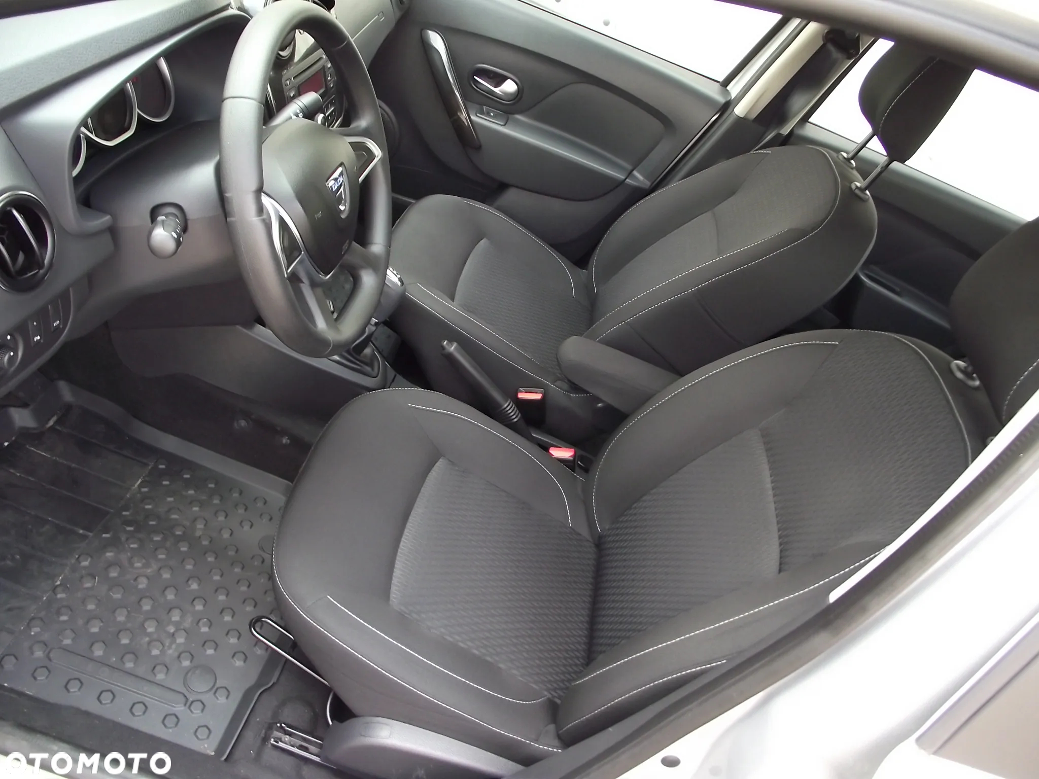 Dacia Logan 0.9 TCe Laureate S&S Easy-R - 18
