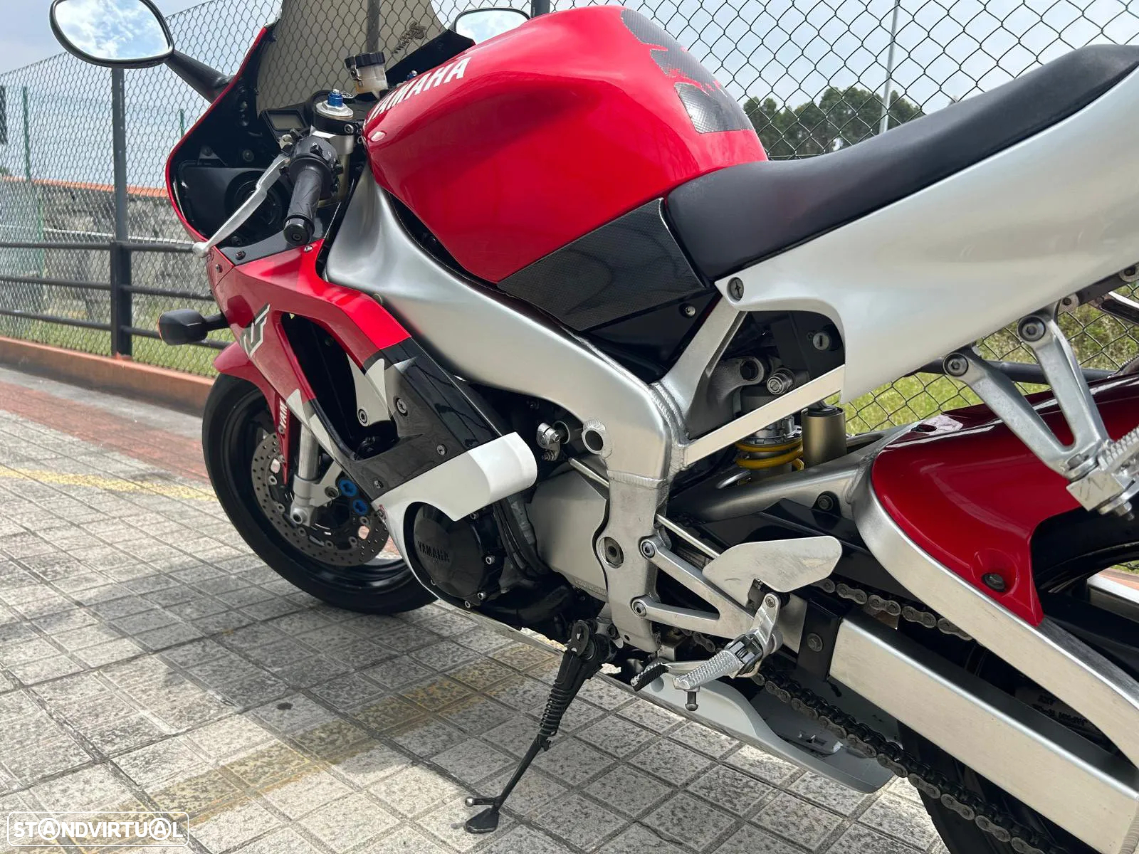 Yamaha YZF R1 - 10