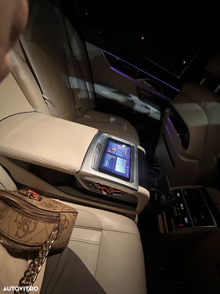 BMW Seria 7 740d xDrive MHEV - 13