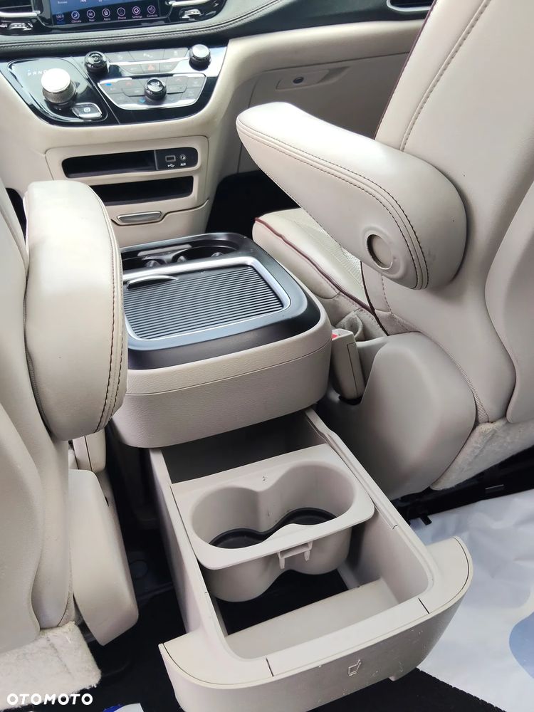 Chrysler Pacifica - 33