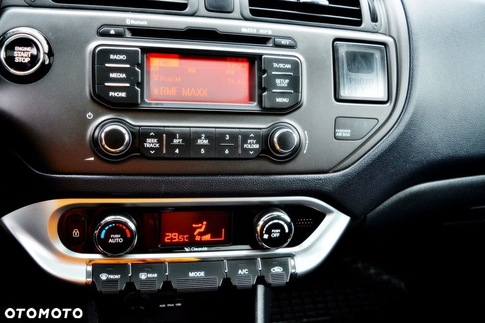 Kia Rio 1.2 Attract - 11