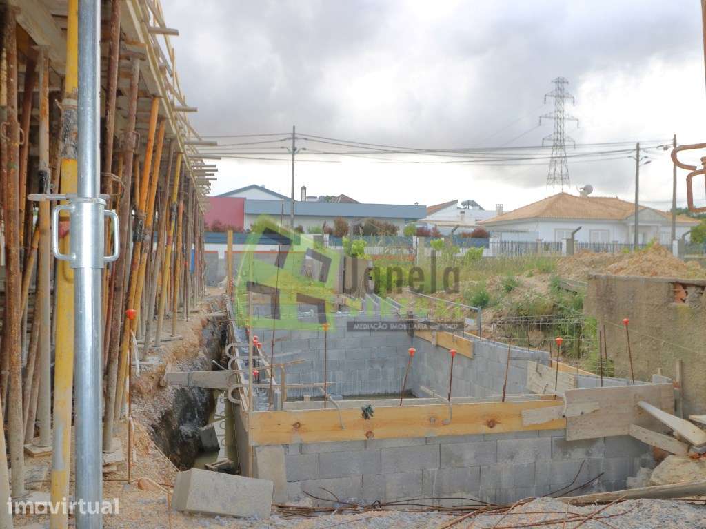 Moradia Geminada T4 com Piscina | Quinta das Laranjeiras, Fernão Ferro - Grande imagem: 5/19