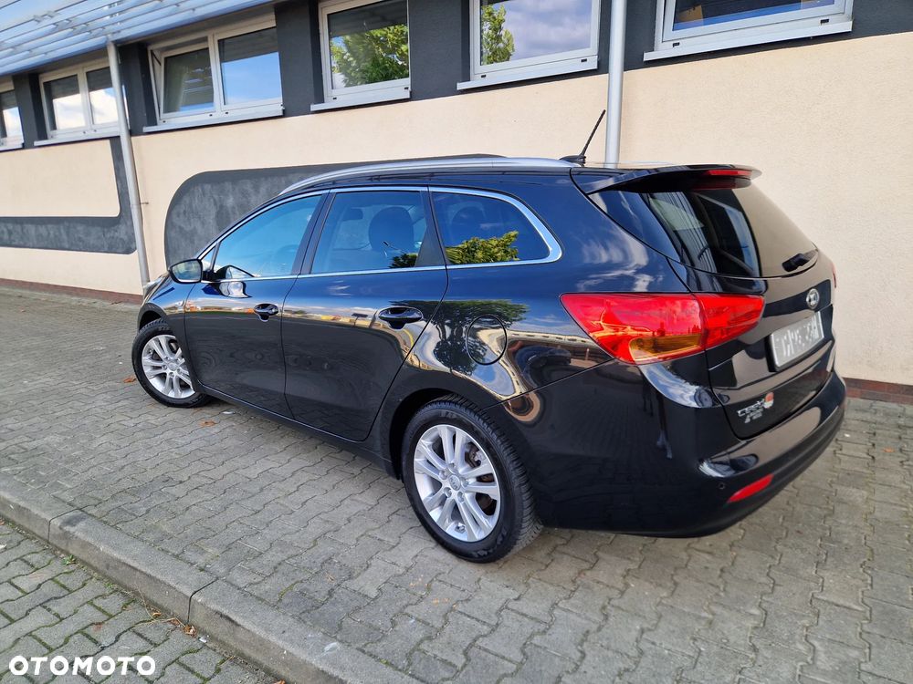 Kia Ceed 1.6 CRDi 128 Dream Team Edition - 2