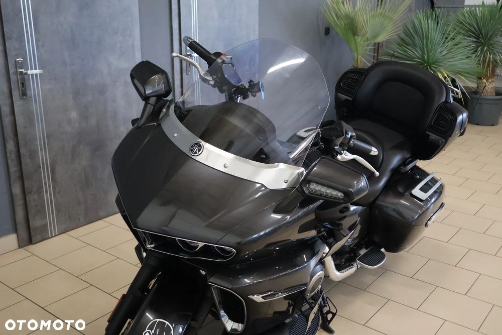 Yamaha Venture - 26