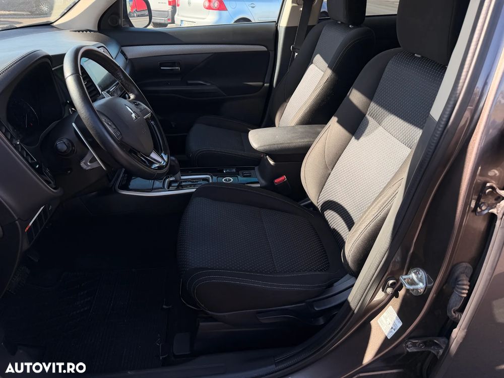 Mitsubishi Outlander - 11