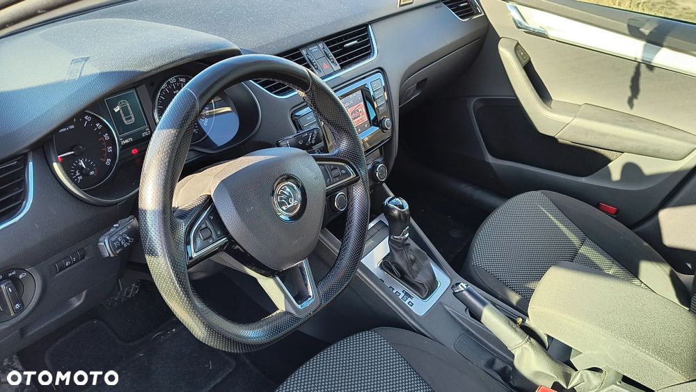 Skoda Octavia ver-2-0-tdi-style-dsg - 4