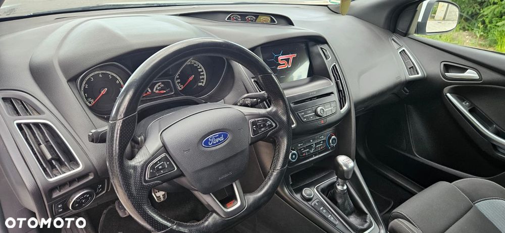 Ford Focus 2.0 EcoBoost ST mit Leder-Sport-Paket - 10