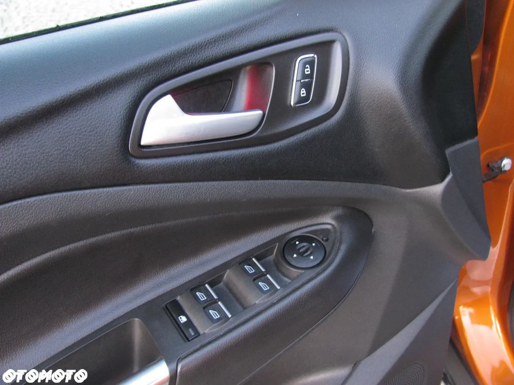 Ford Kuga 2.0 TDCi 2x4 Titanium - 25