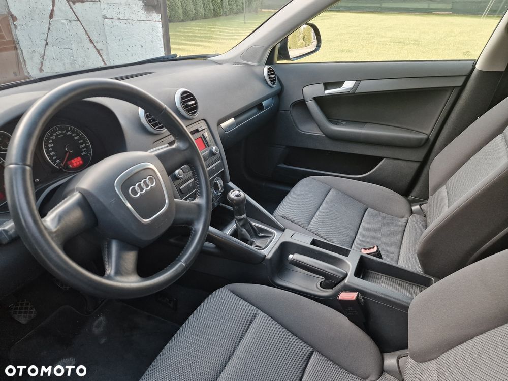 Audi A3 Sportback 1.6 Ambiente - 26