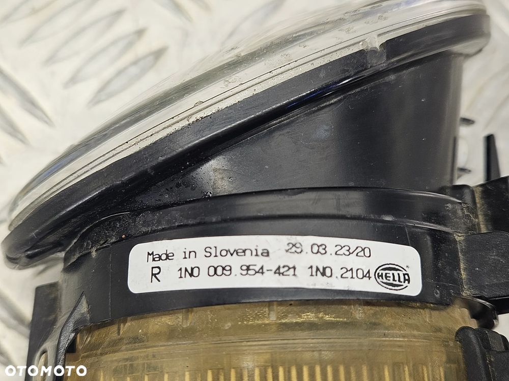 VW TOUAREG 7P  10-15R HALOGEN PRAWY - 5