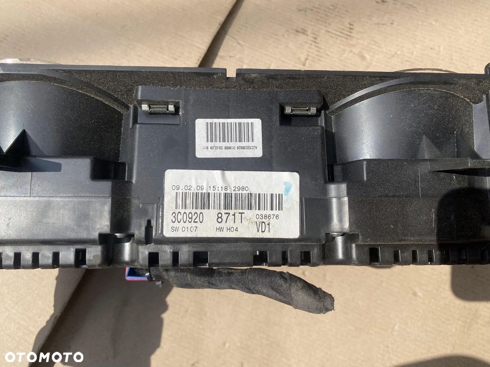 Licznik VW PASSAT B6 2.0 TDI   3C0920871T - 3