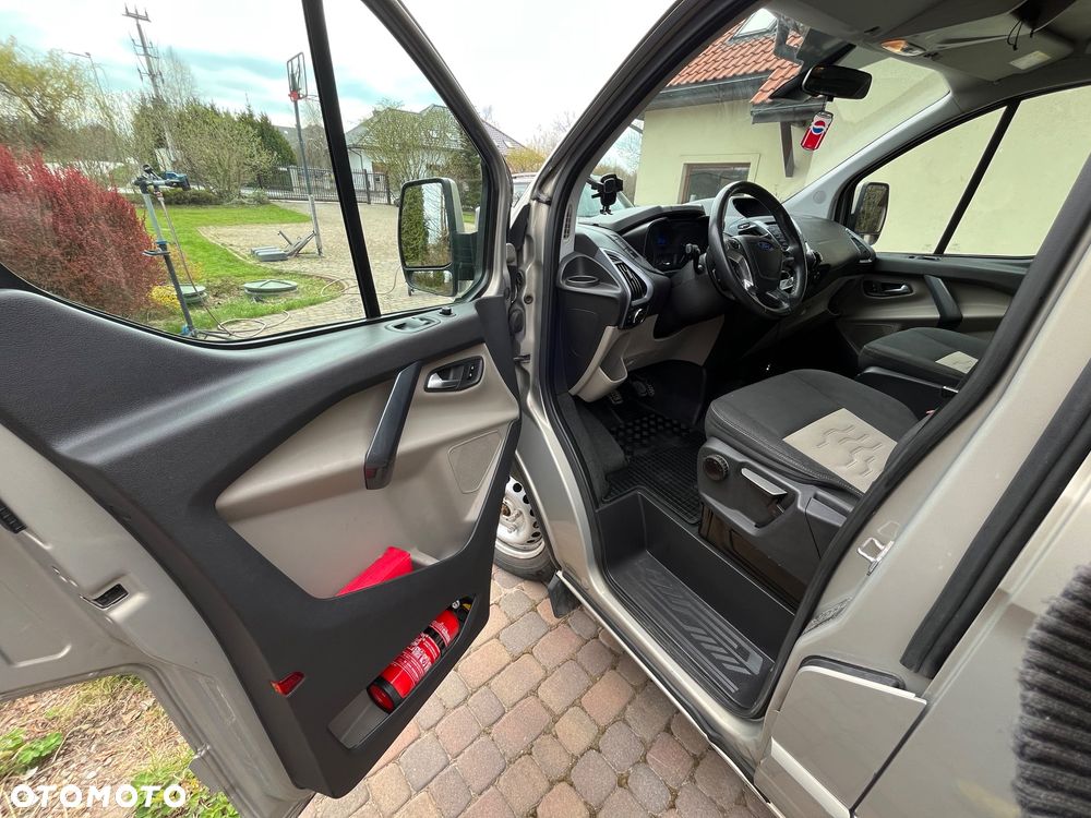 Ford Tourneo Custom - 27