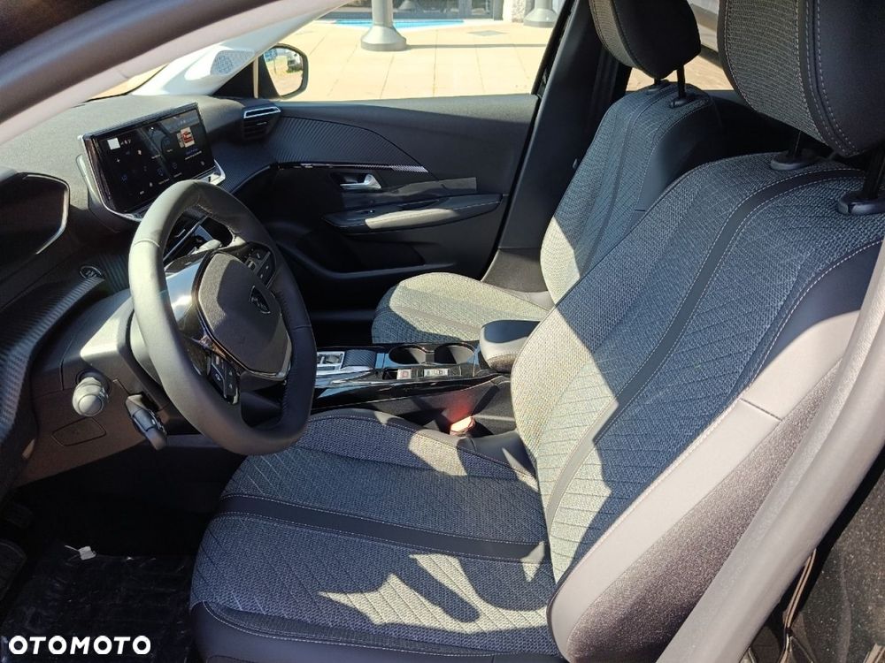 Peugeot 208 - 13