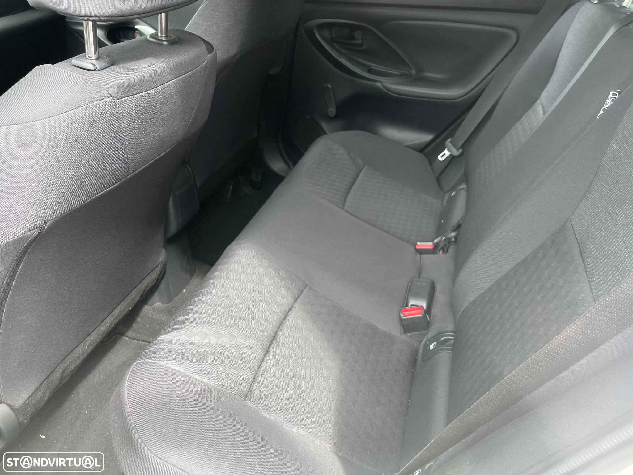 Toyota Yaris 1.5 HSD Comfort - 8