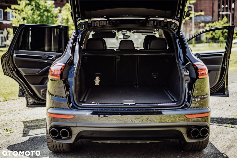 Porsche Cayenne S Platinum Edition - 6
