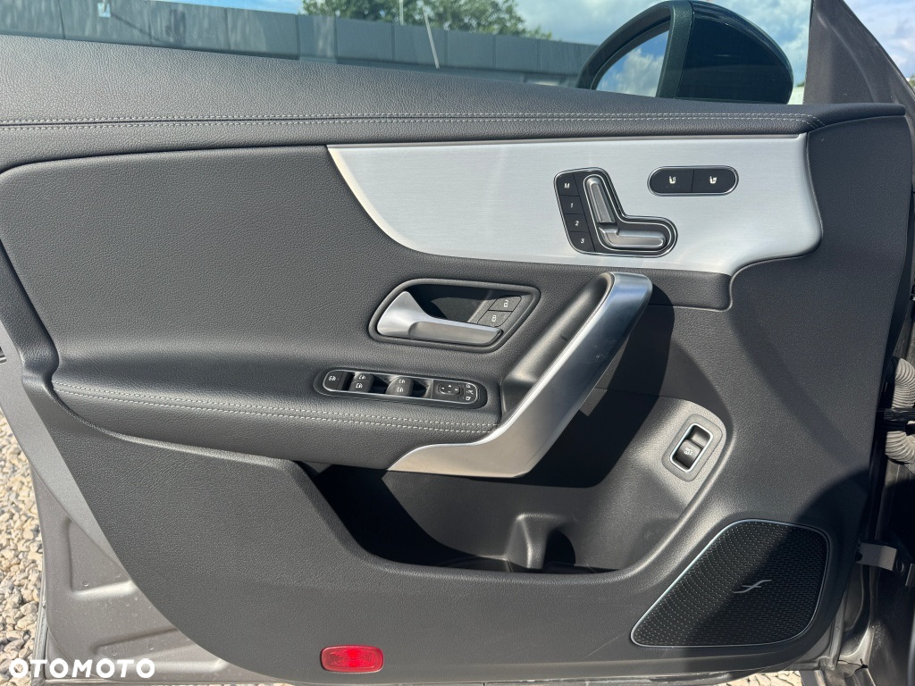Mercedes-Benz CLA - 16