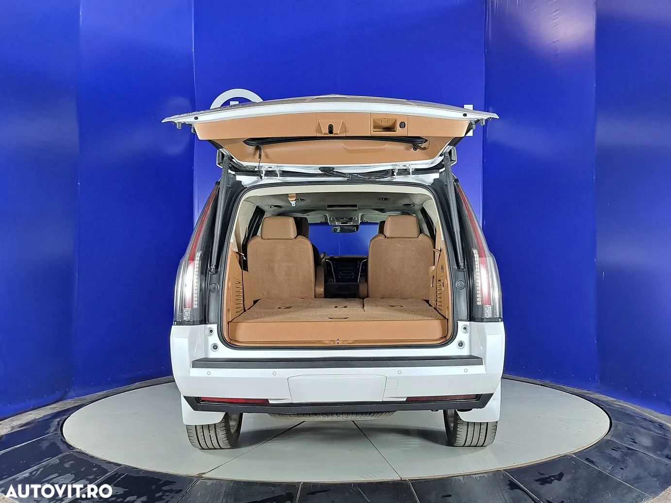 Cadillac Escalade - 36