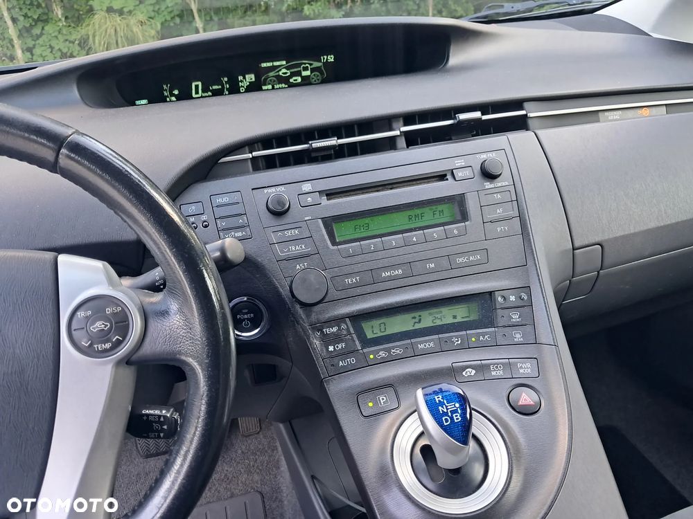 Toyota Prius 1.8 HSD Premium - 24