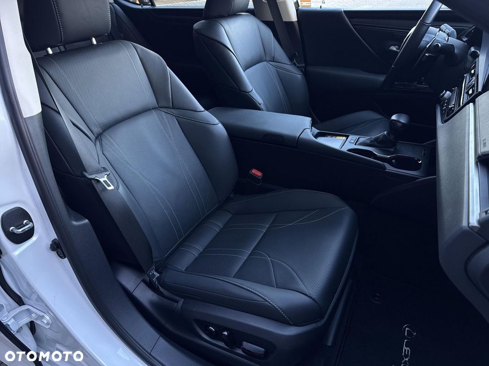 Lexus ES 300h Prestige - 13