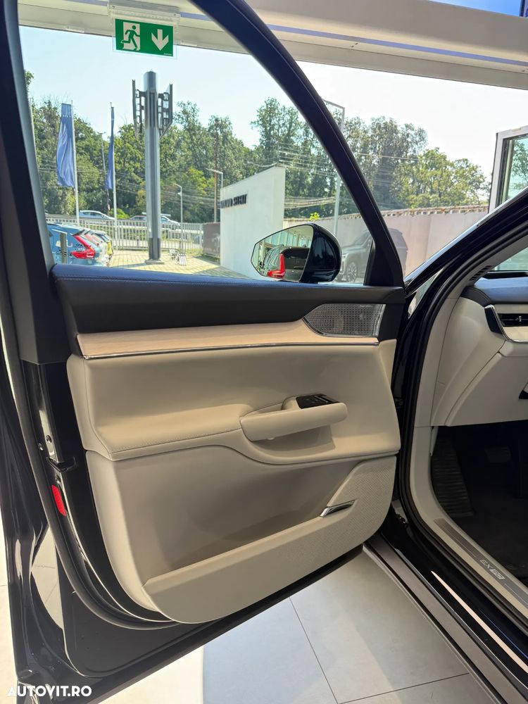 Volvo EX90 - 23