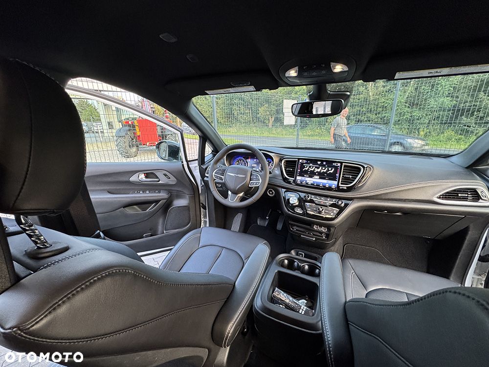 Chrysler Pacifica - 15