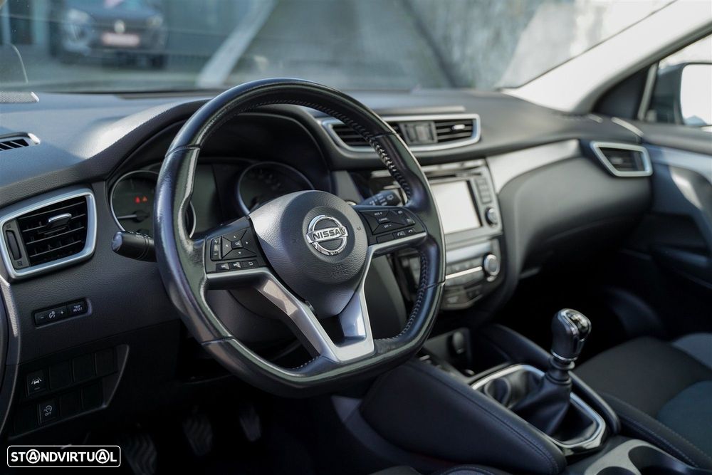 Nissan Qashqai 1.5 dCi N-Connecta 18 - 28