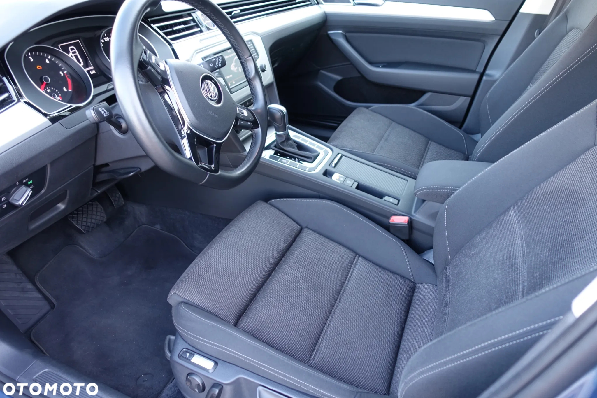 Volkswagen Passat - 17