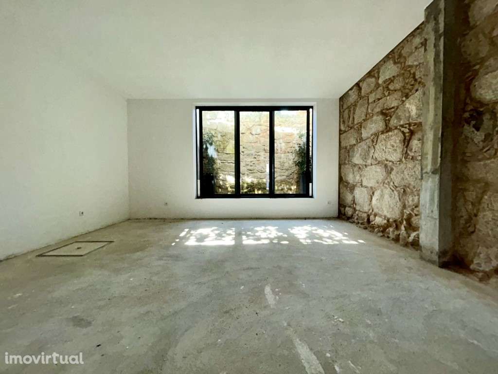 Loja Nova a Praça Velasquez / Antas / Porto - Grande imagem: 2/21