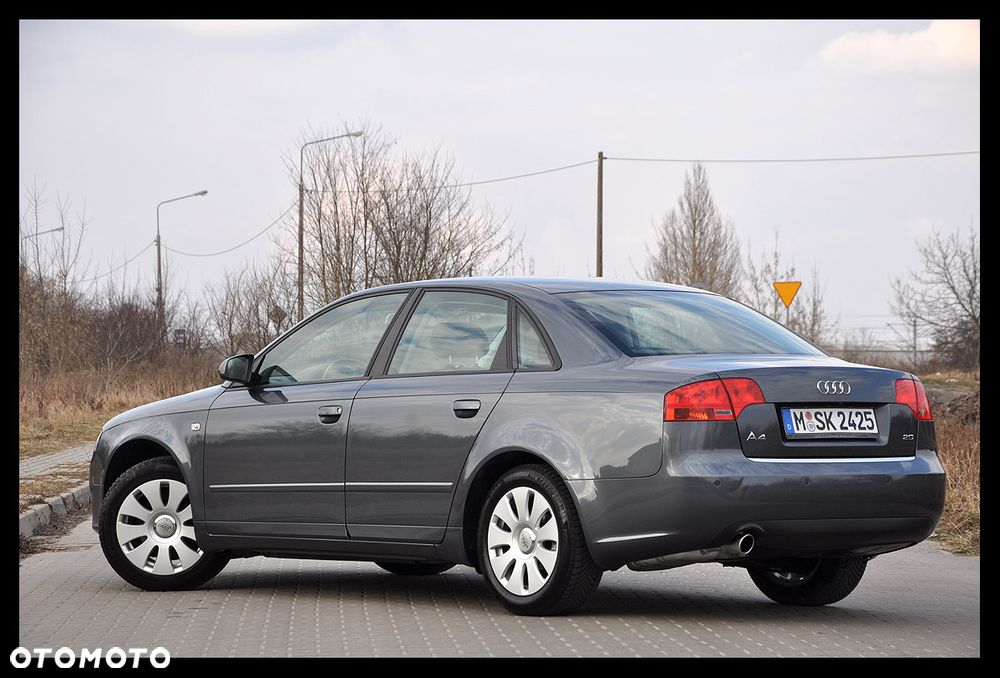 Audi A4 Limousine - 3