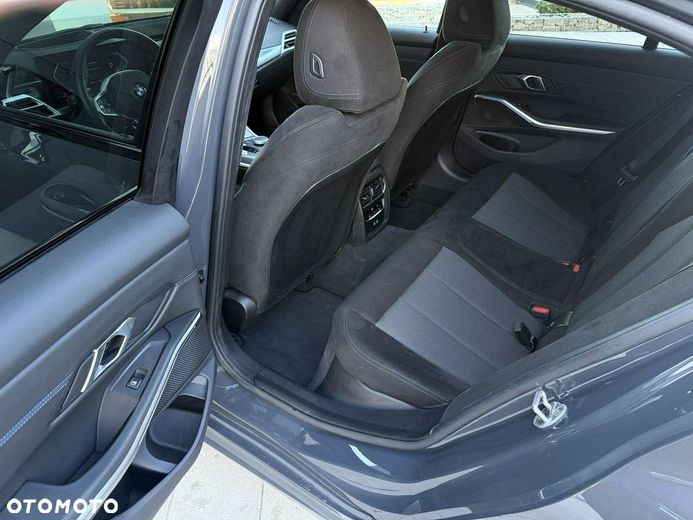 BMW Seria 3 320d xDrive M Sport - 11