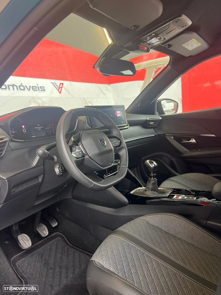 Peugeot 2008 1.2 PureTech Allure - 12