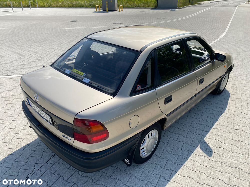 Opel Astra 1.4 GL - 5