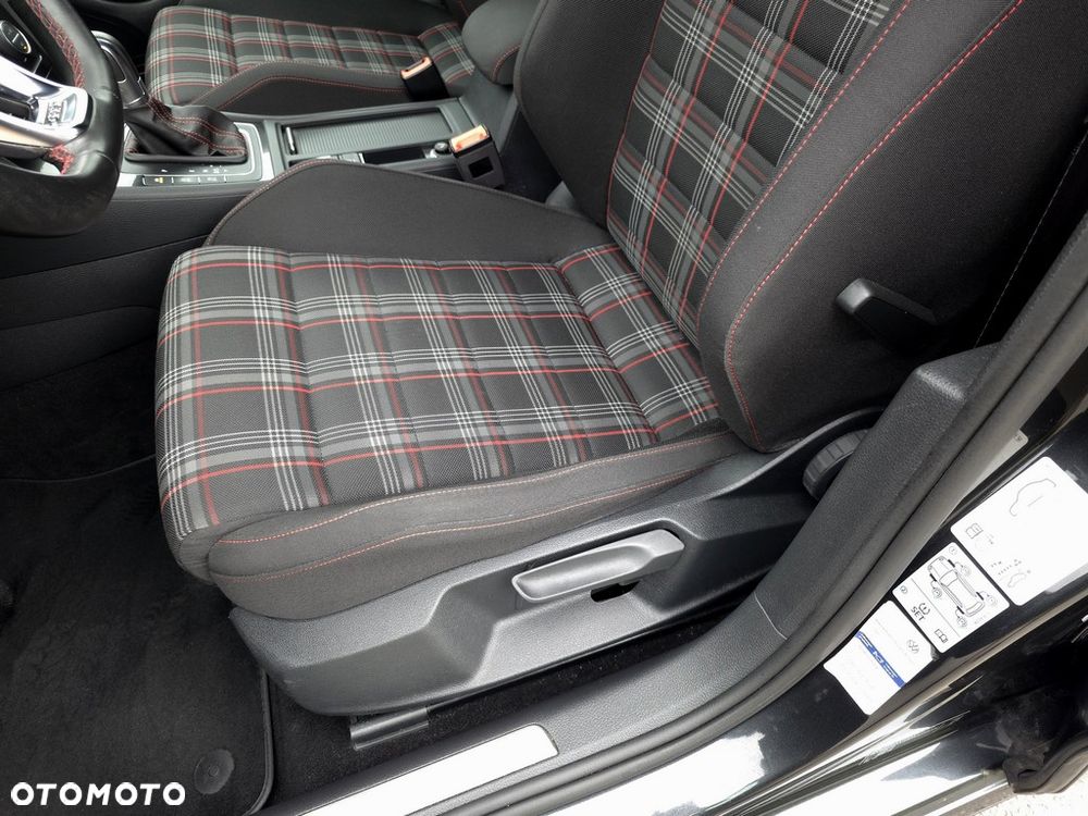 Volkswagen Golf - 16