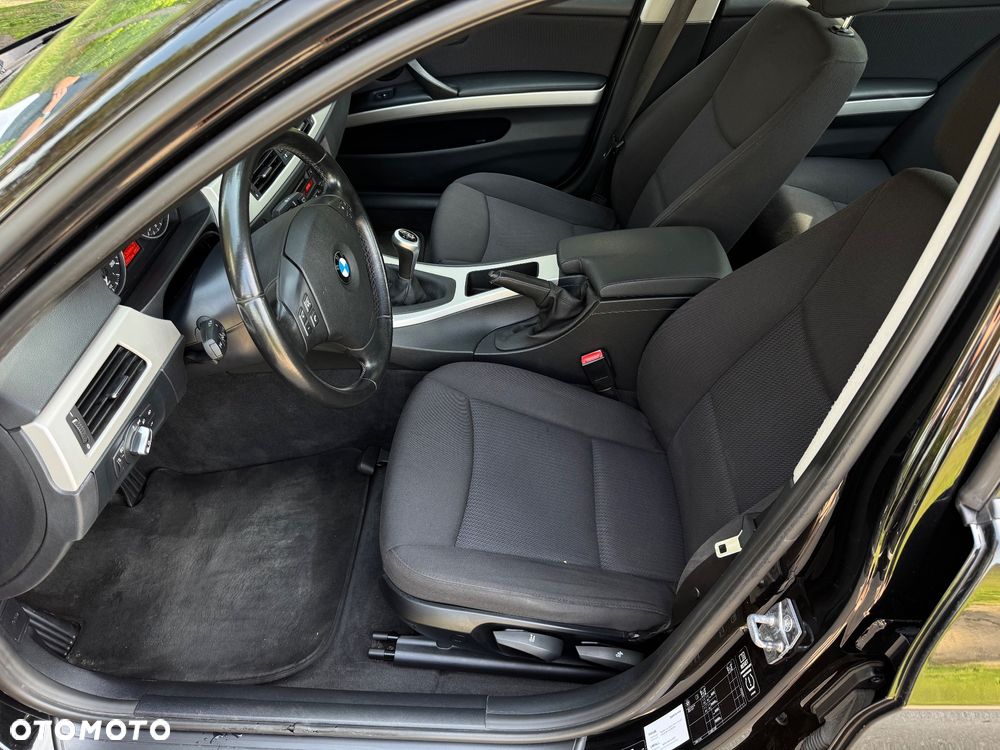 BMW Seria 3 320d DPF Edition Sport - 14