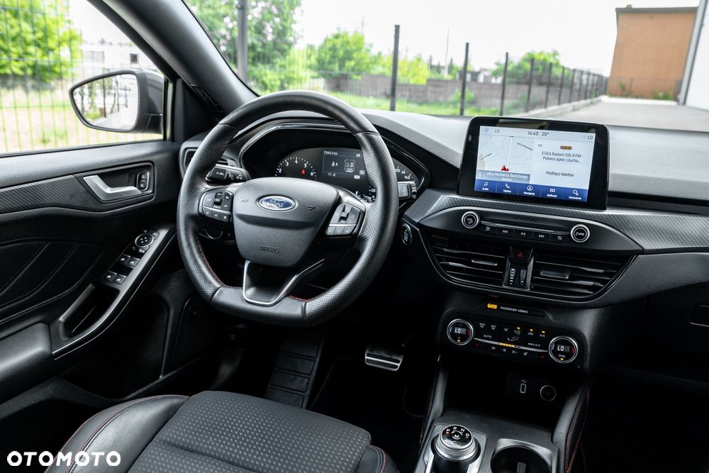 Ford Focus 1.0 EcoBoost Start-Stopp-System ST-LINE X - 25